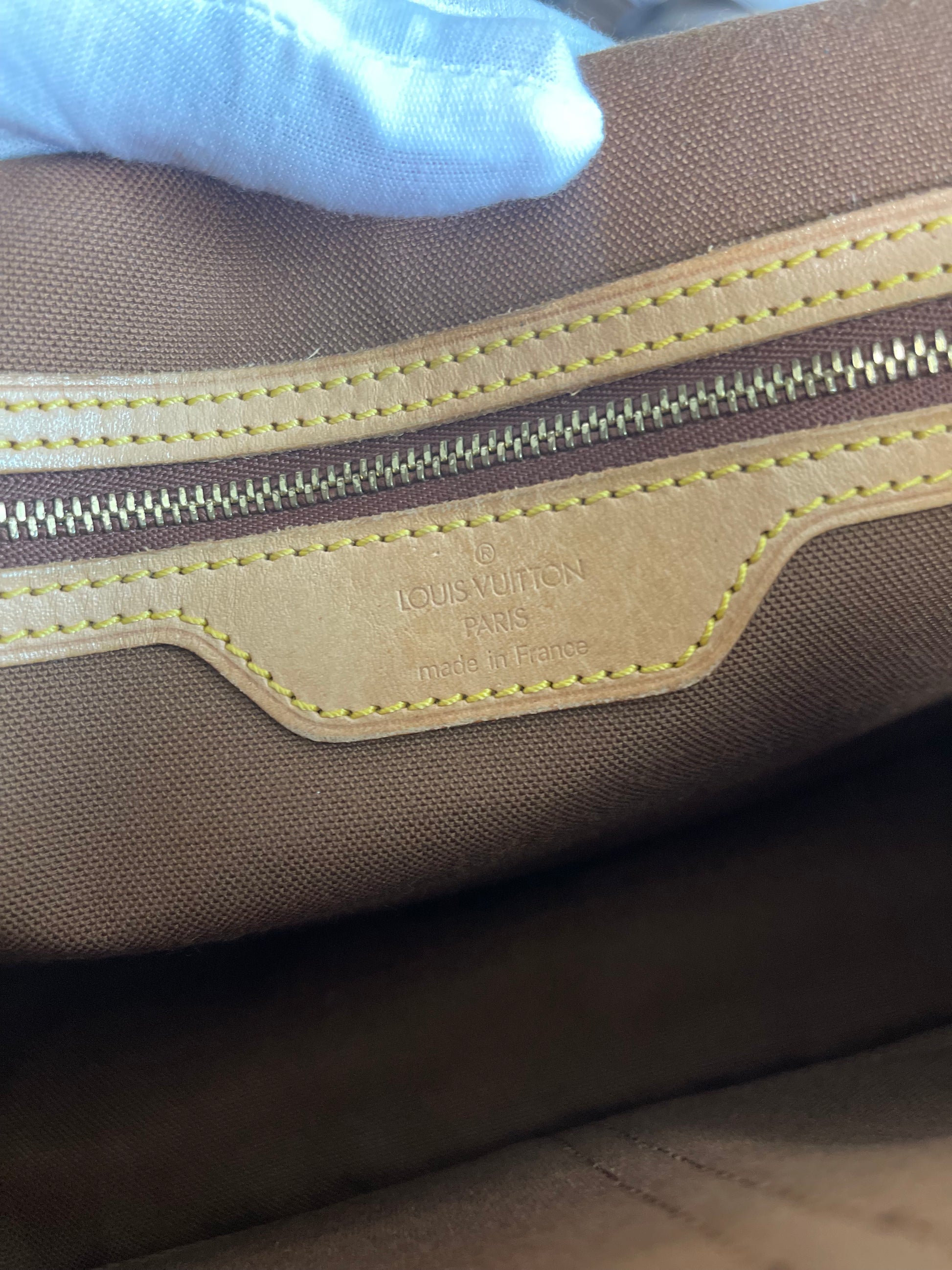 LOUIS VUITTON 
Monogram Sac Gibeciere PM