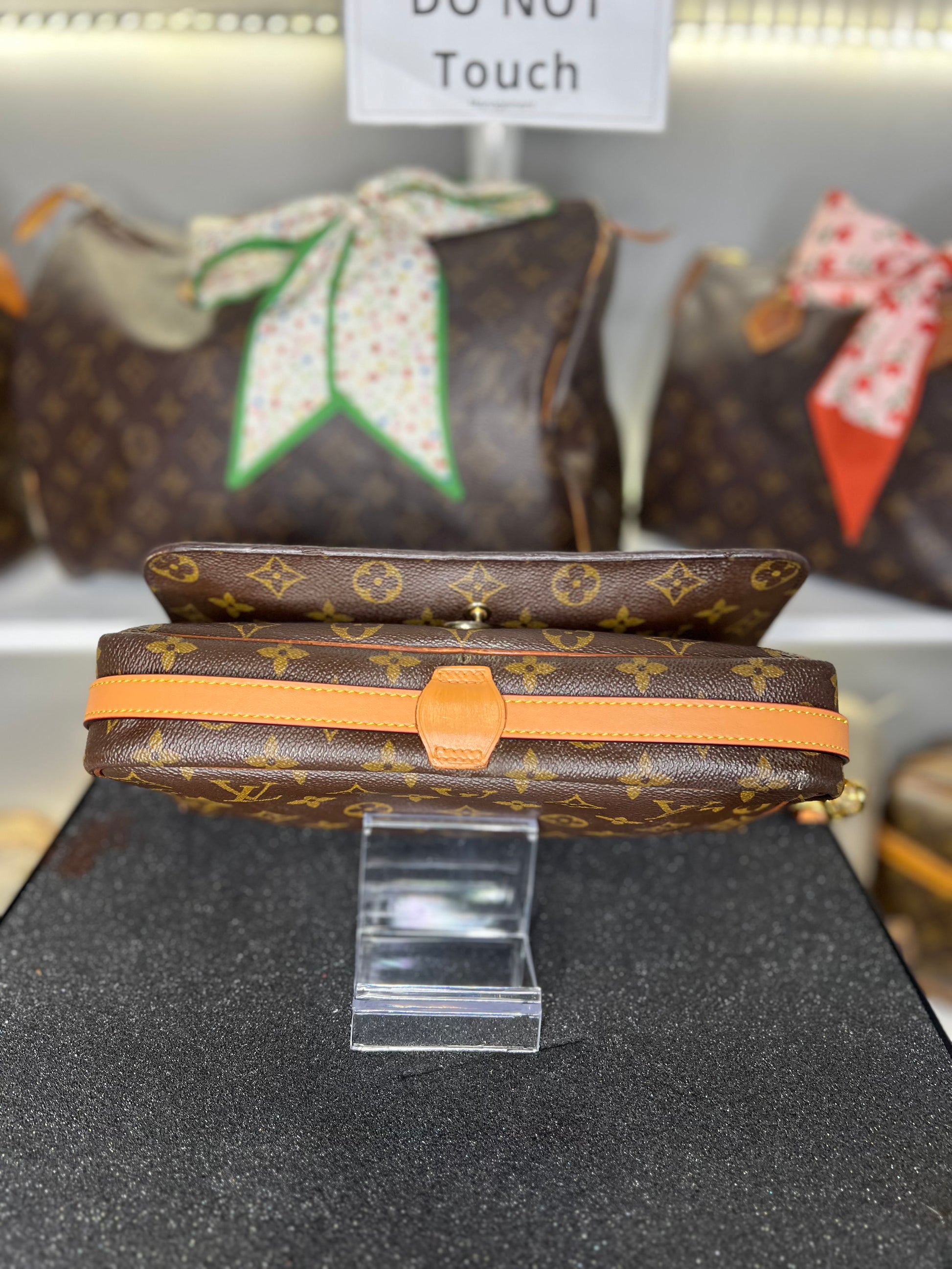 Louis Vuitton
LV Monogram Saint Germain 28 Vintage