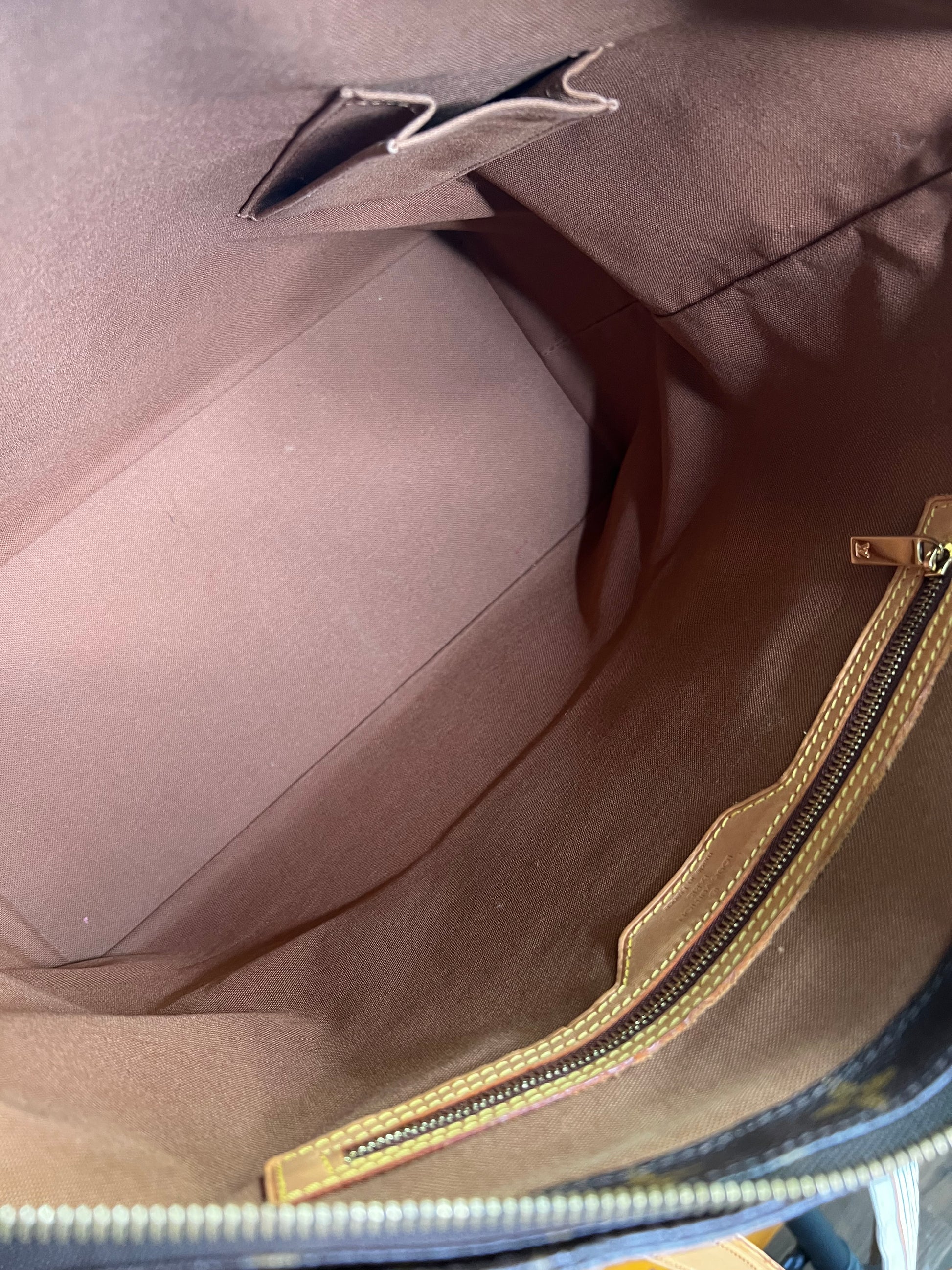 Louis Vuitton
Monogram Cabas Mezzo