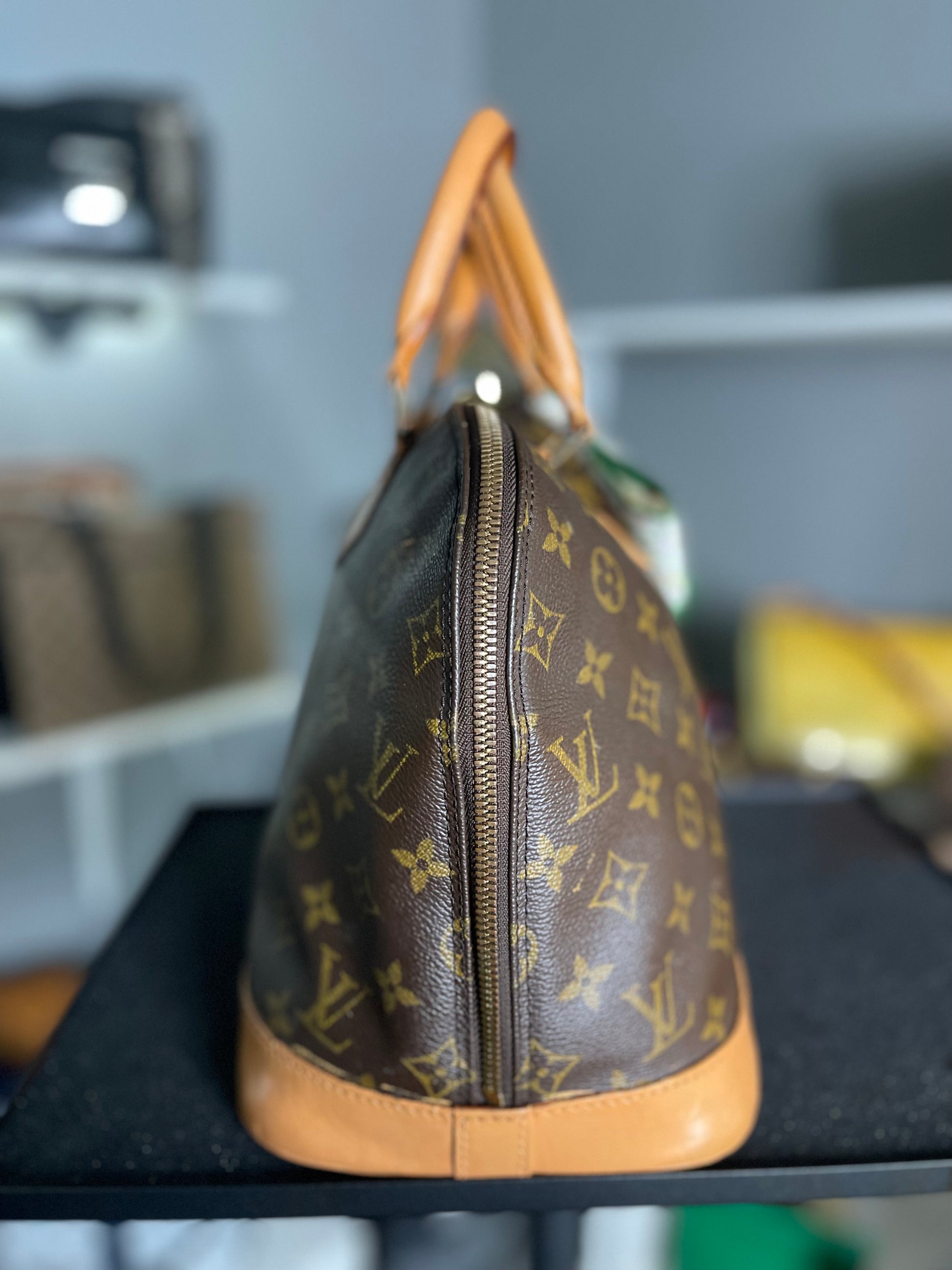 Louis Vuitton
Vintage Monogram Alma PM