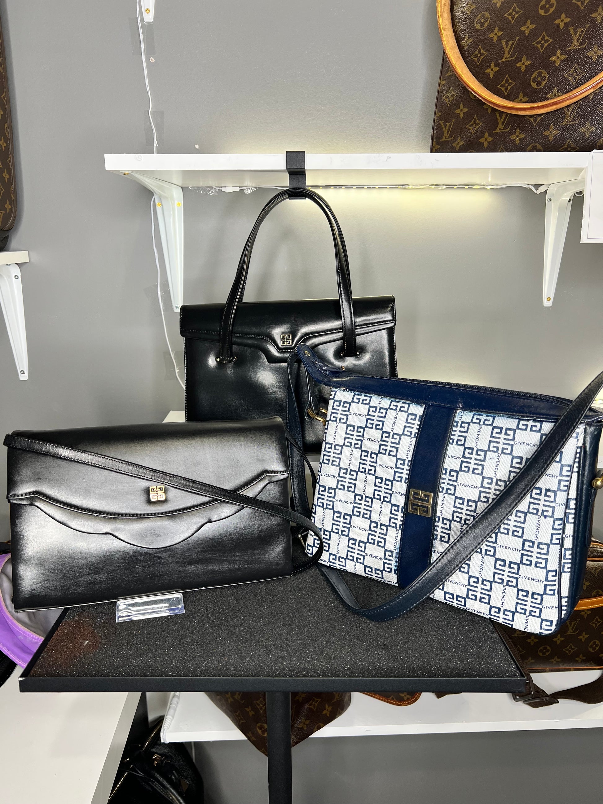 GIVENCHY SACS Leather Shoulder Cross Body Bag Purse Vintage