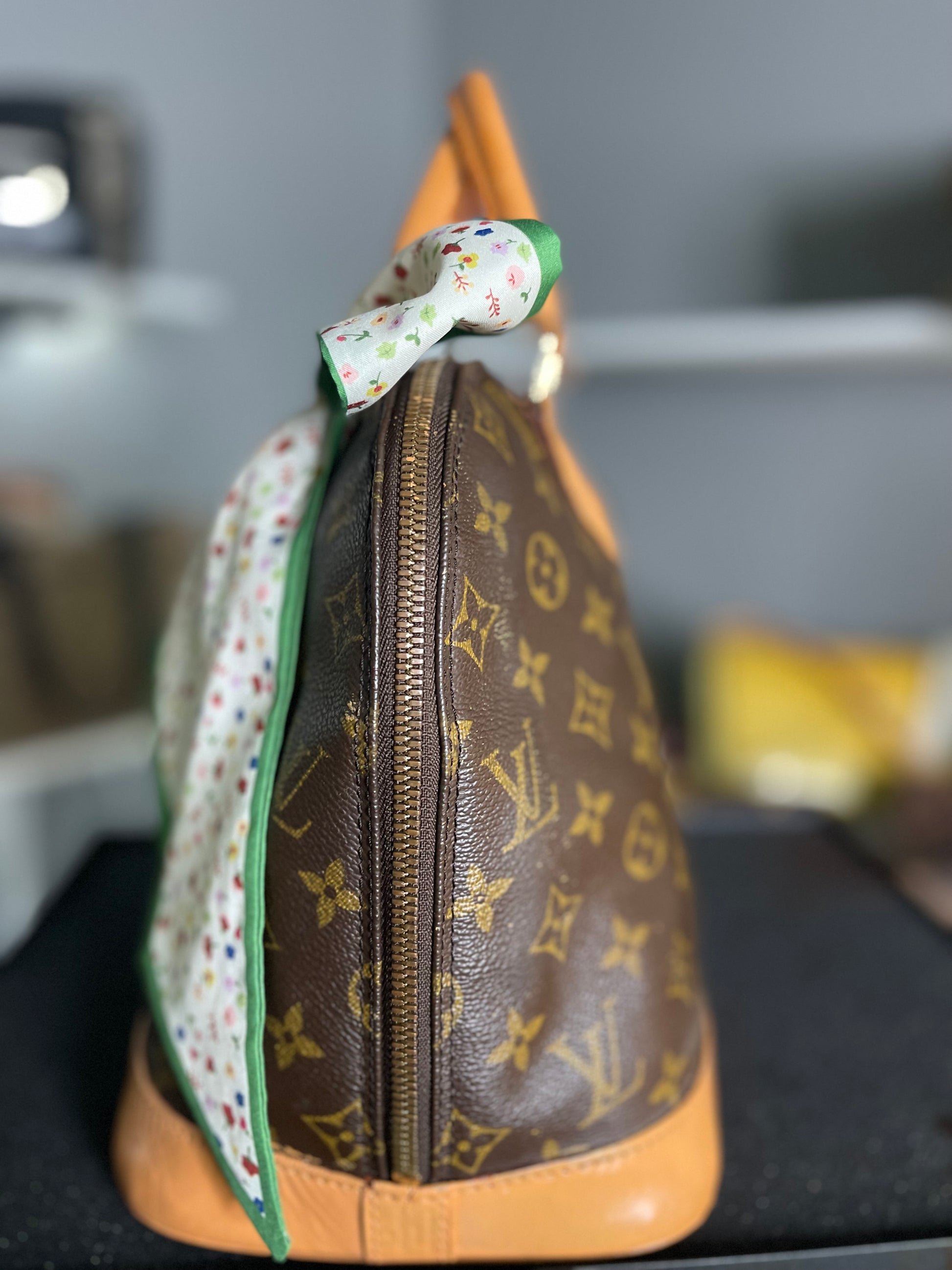 Louis Vuitton
Vintage Monogram Alma PM