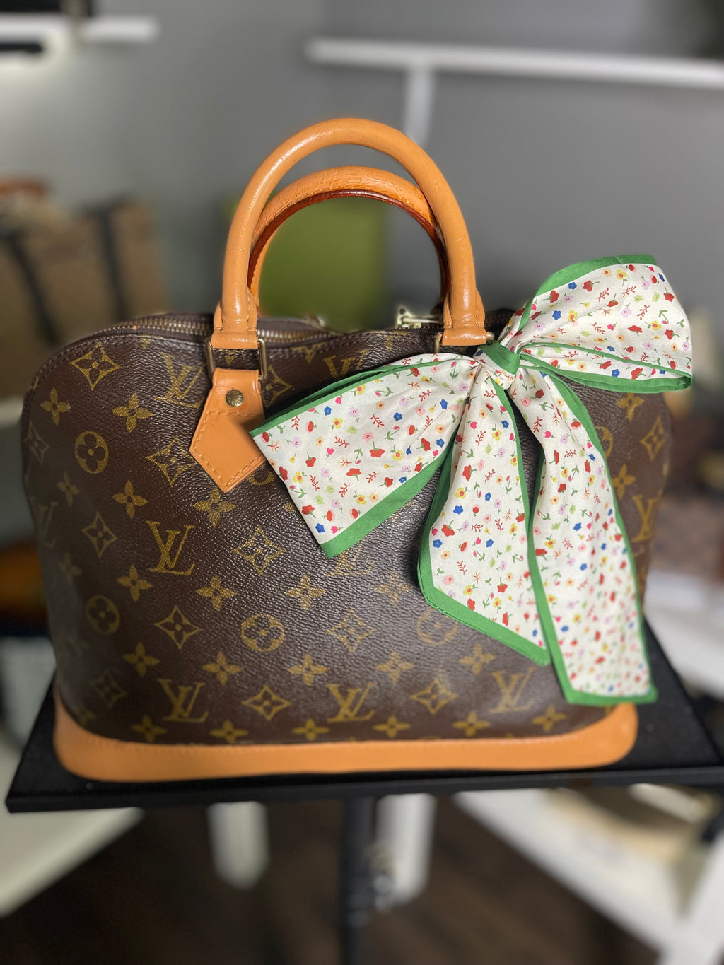Louis Vuitton
Vintage Monogram Alma PM