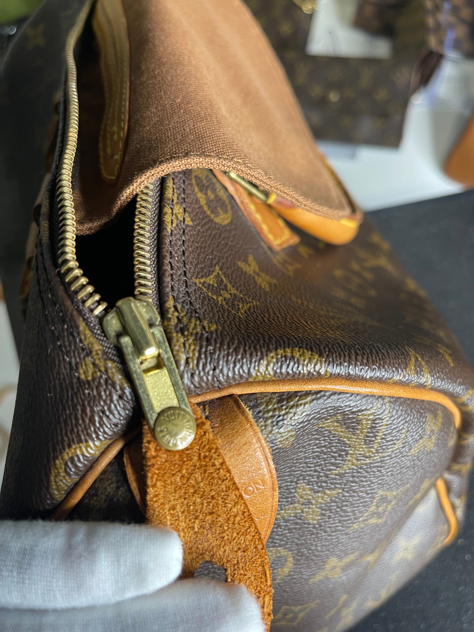 Louis Vuitton Speedy 30 LV Monogram Satchel Bag