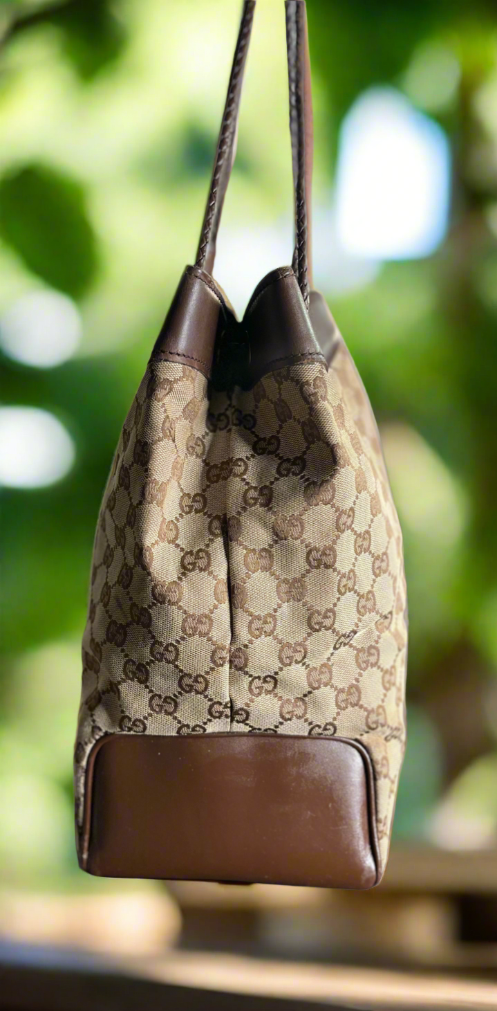 Gucci
GG Canvas Eclipse