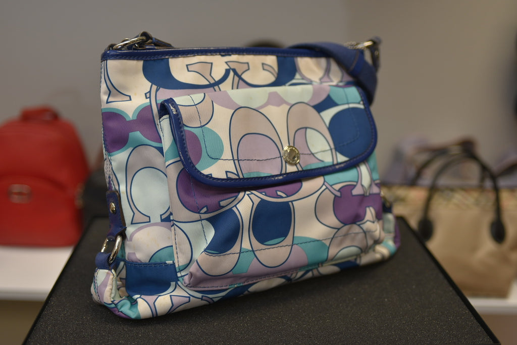 Coach M1120-F18840 Kyra Daisy Scarf Nylon Signature Crossbody Bag Purse SALE
