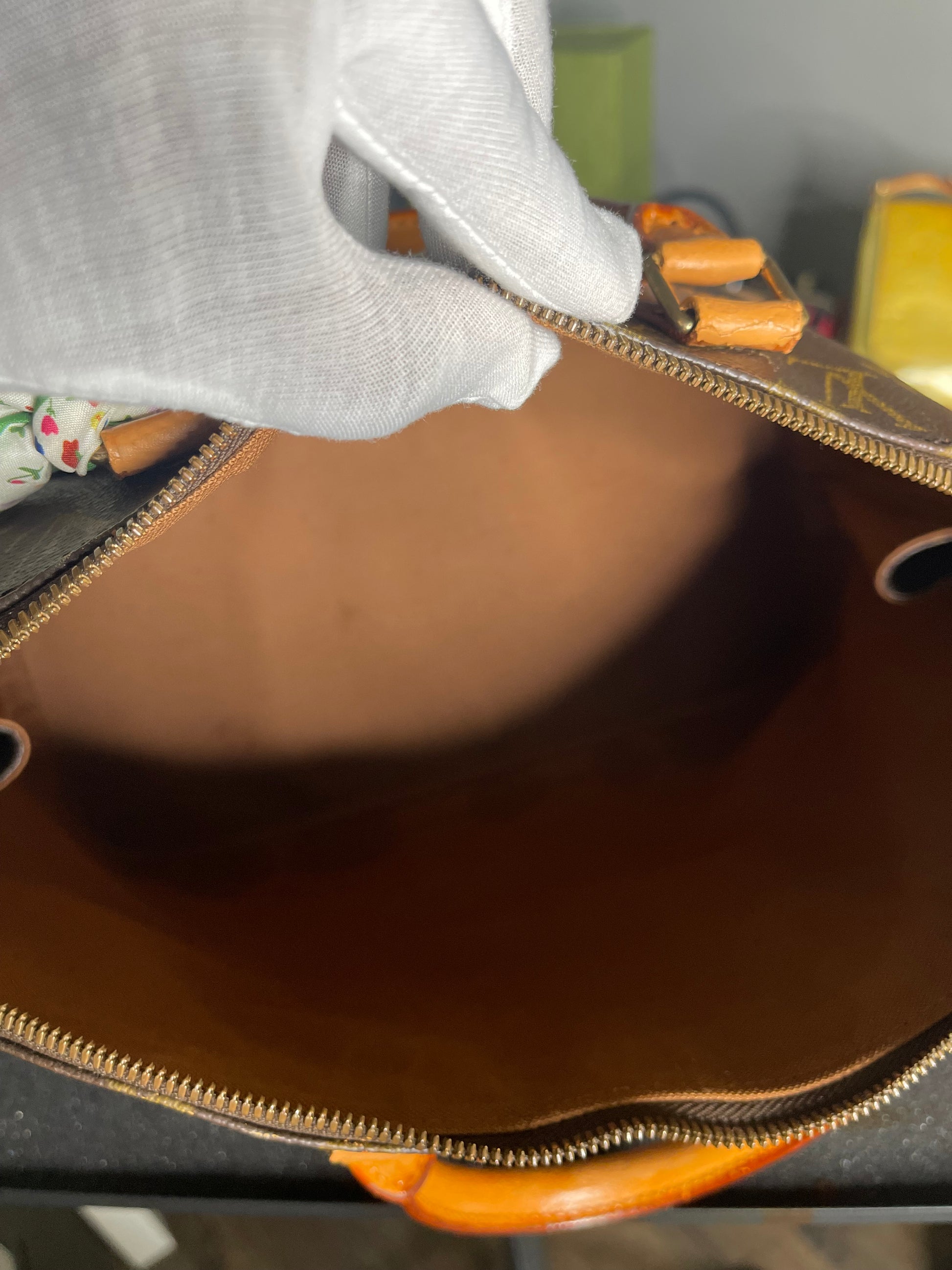 Louis Vuitton
Vintage Monogram Alma PM