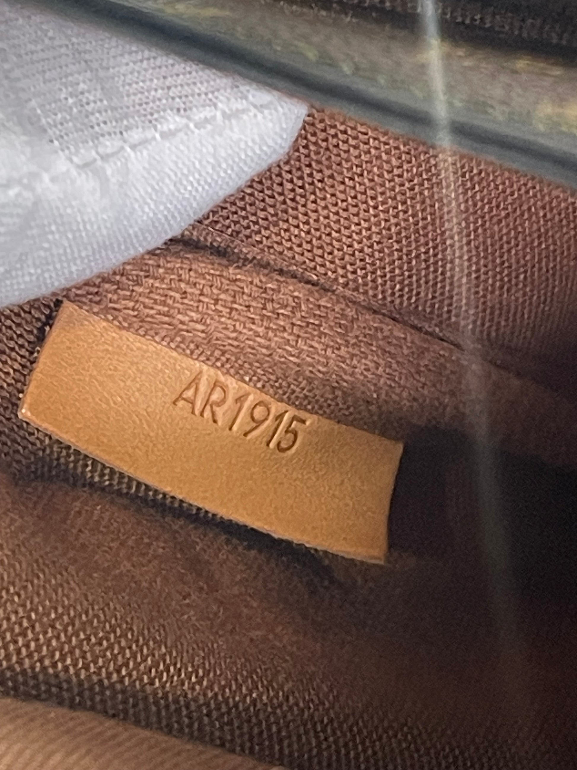 LOUIS VUITTON 
Monogram Sac Gibeciere PM