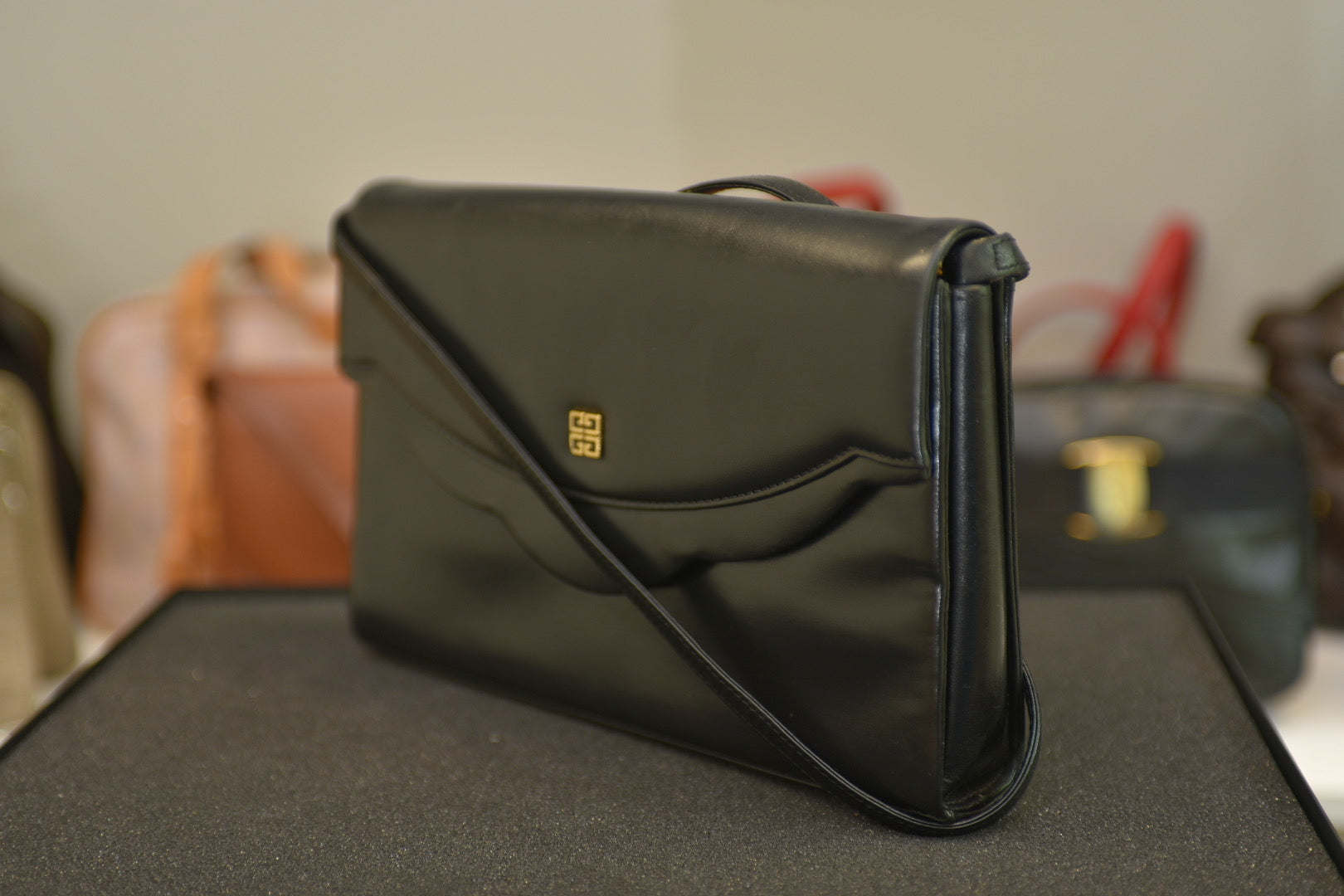 GIVENCHY SACS Leather Shoulder Cross Body Bag Purse Vintage