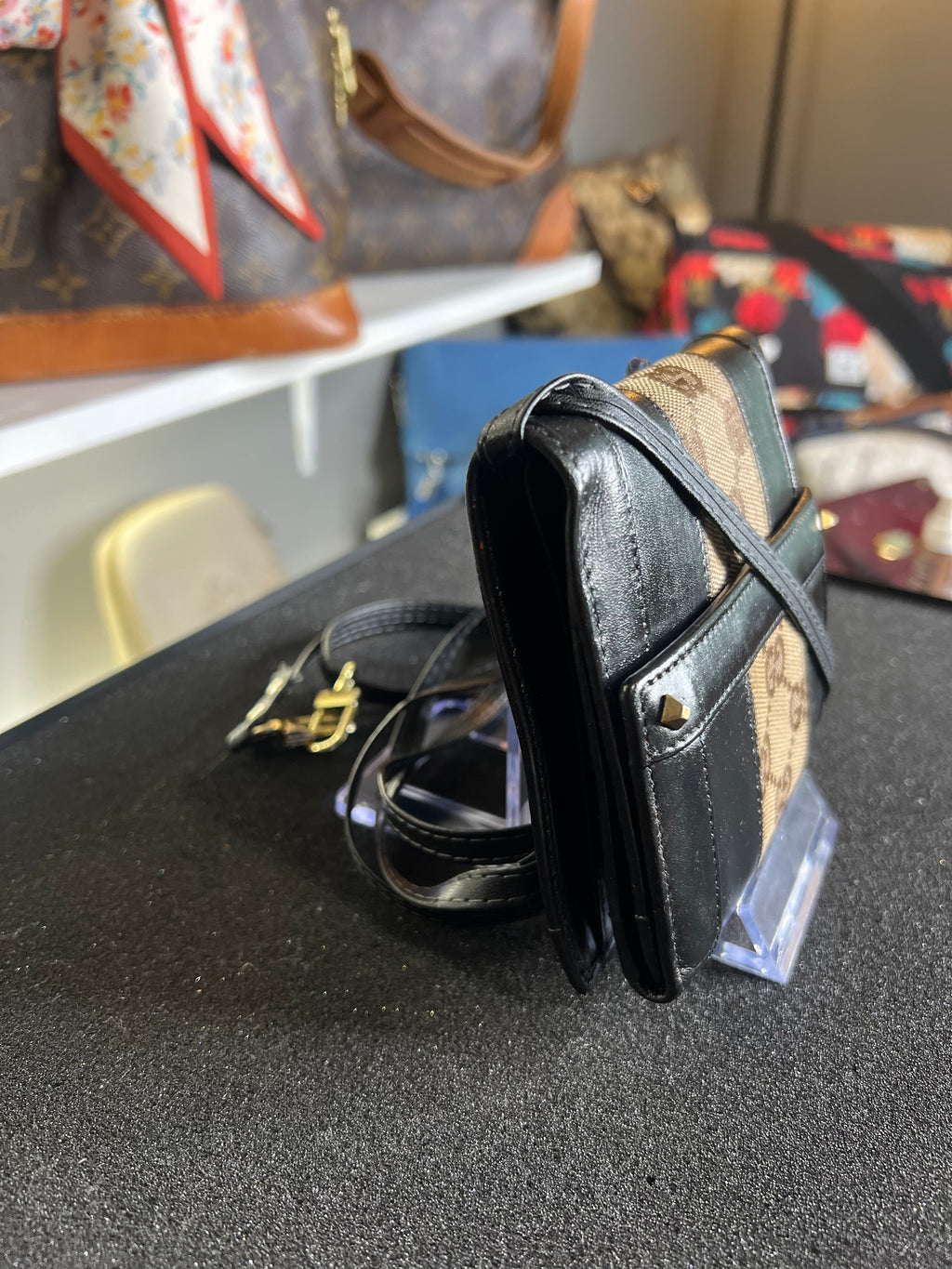 Gucci
GG Canvas Calfskin Compact Wallet