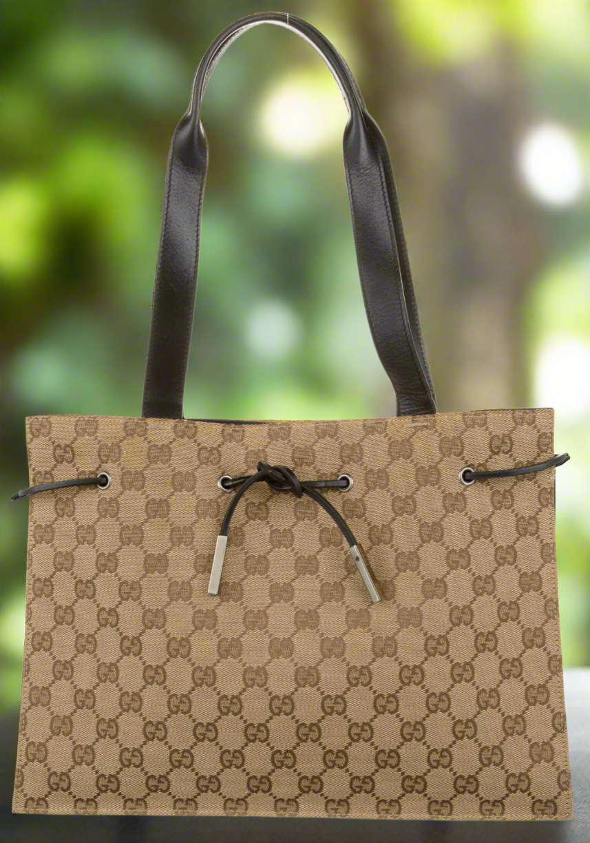 Gucci
GG Canvas Shoulder Bag